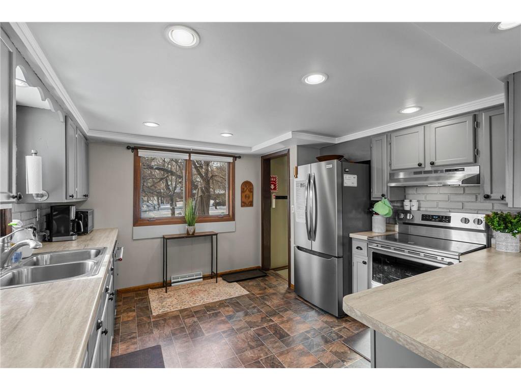 1011 Van Dyke Road NW Alexandria MN 56308 - Henry 7004639 image22