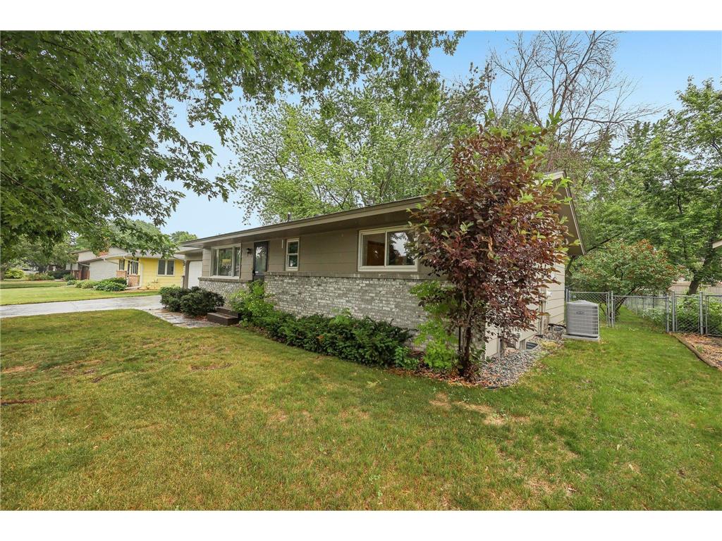 10121 96th Place N Maple Grove MN 55369 7089606 image2