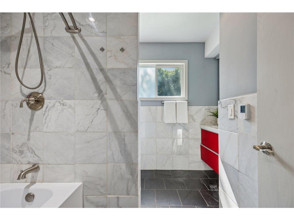 1013 Kenwood Parkway Minneapolis MN 55403 6757514 image29