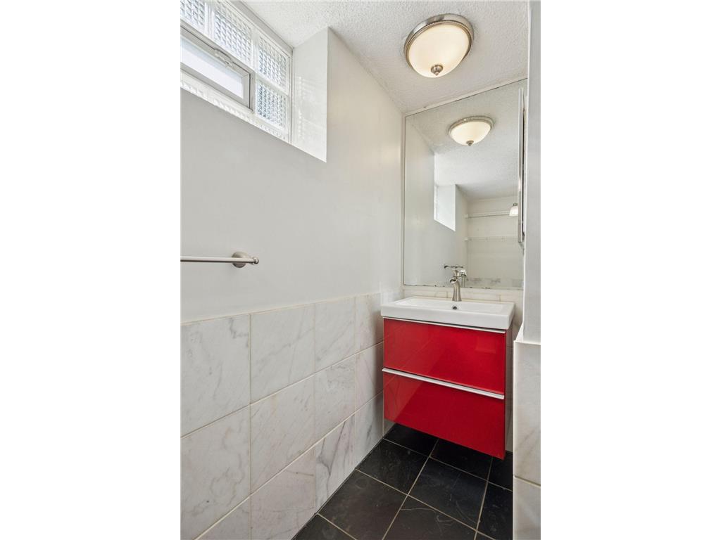 1013 Kenwood Parkway Minneapolis MN 55403 6757514 image40