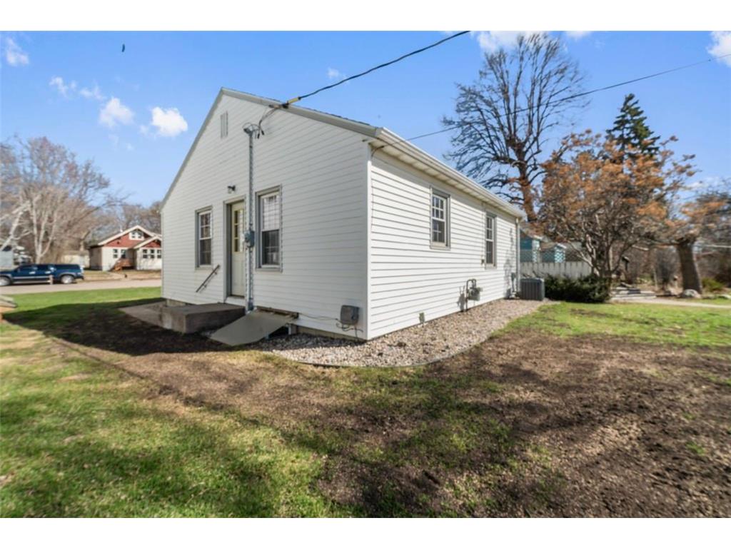 1014 Hawthorne Street Alexandria MN 56308 7055871 image4