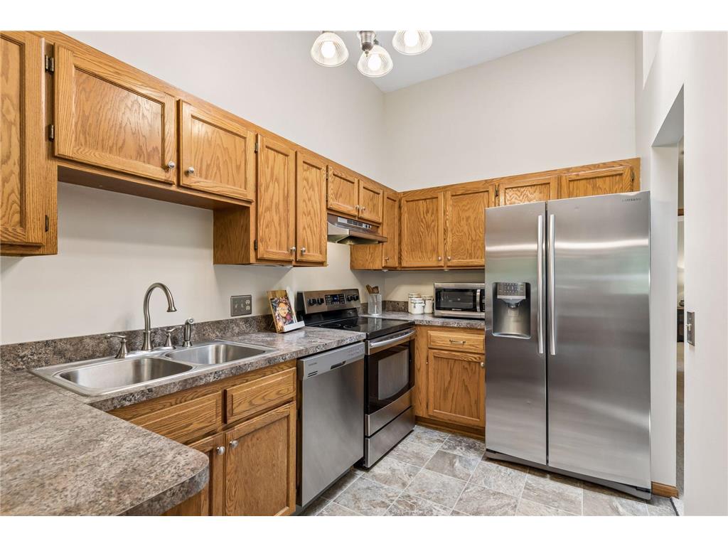1015 Aston Circle Burnsville MN 55337 7086870 image16