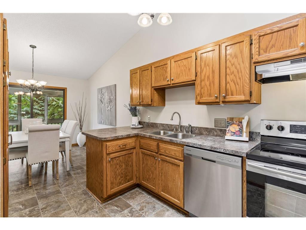 1015 Aston Circle Burnsville MN 55337 7086870 image17
