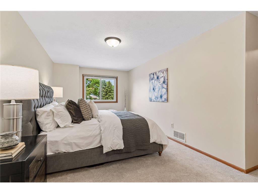 1015 Aston Circle Burnsville MN 55337 7086870 image23