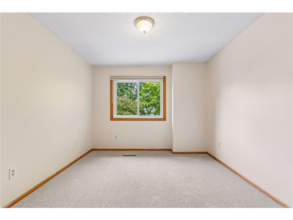 1015 Aston Circle Burnsville MN 55337 7086870 image27