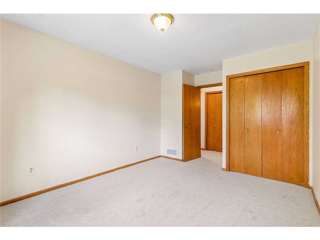 1015 Aston Circle Burnsville MN 55337 7086870 image28