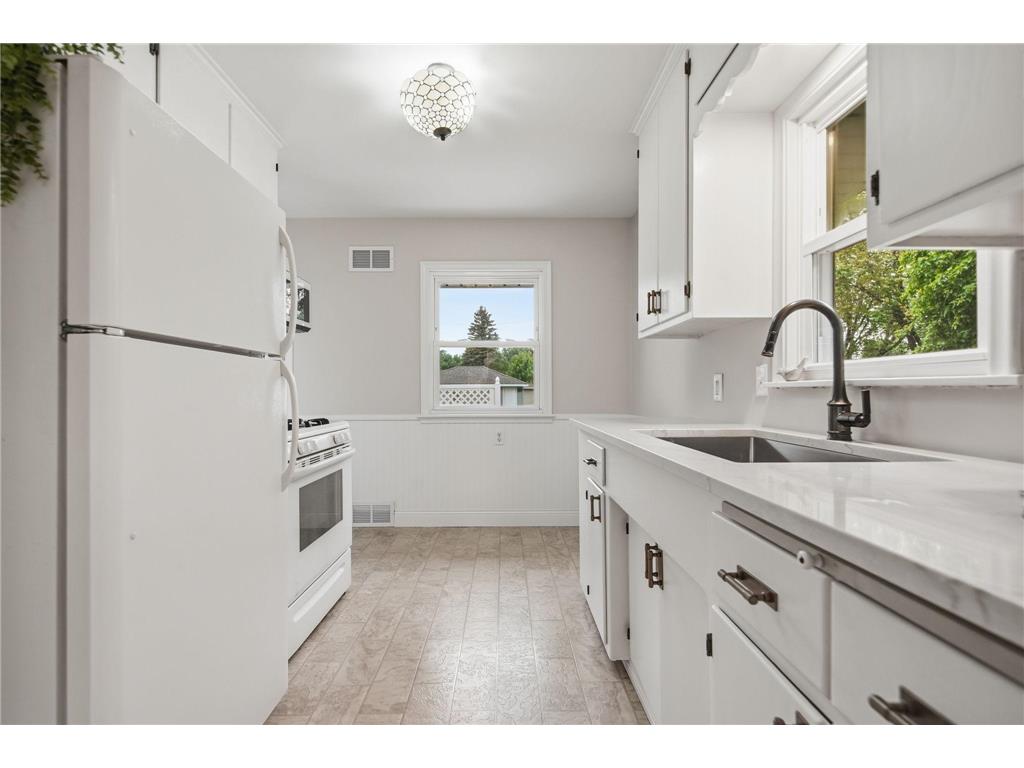 1015 Dionne Street Roseville MN 55113 7077516 image10