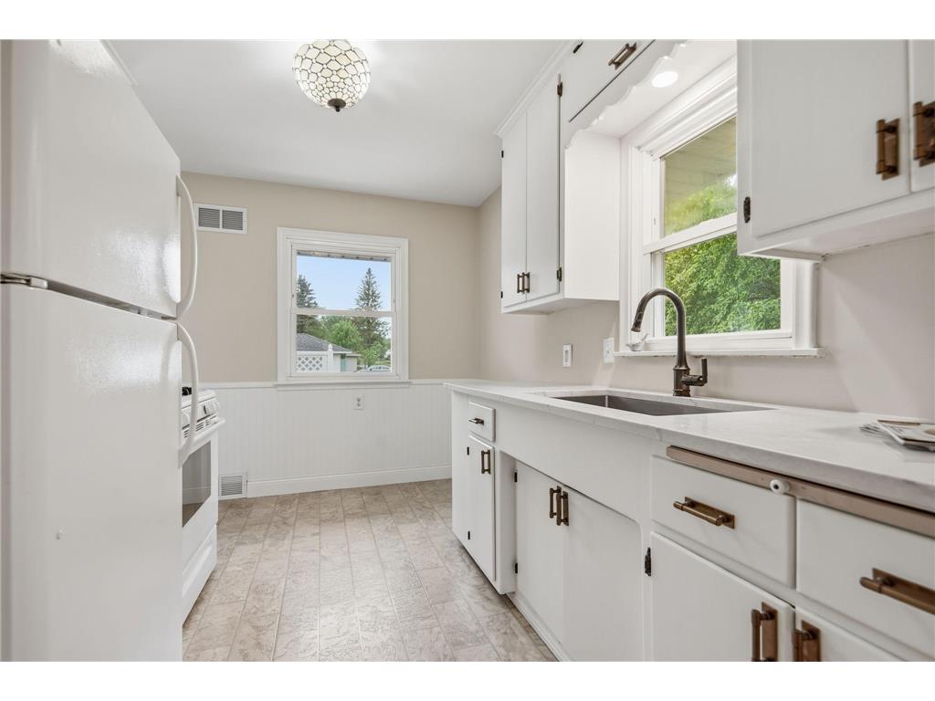 1015 Dionne Street Roseville MN 55113 7077516 image11