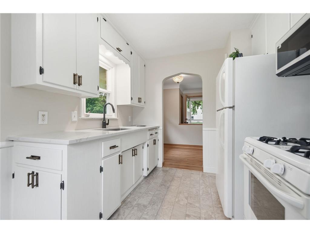 1015 Dionne Street Roseville MN 55113 7077516 image12
