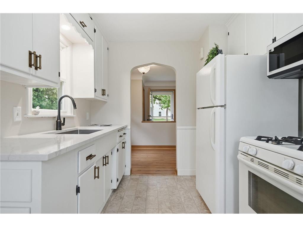 1015 Dionne Street Roseville MN 55113 7077516 image13