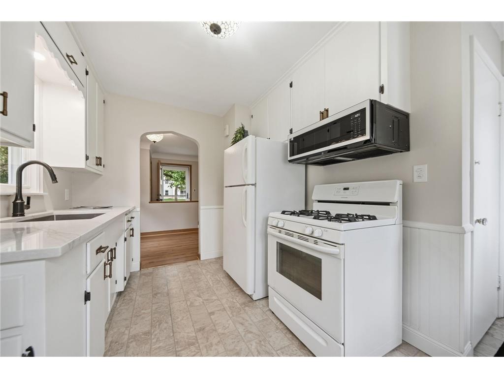 1015 Dionne Street Roseville MN 55113 7077516 image14