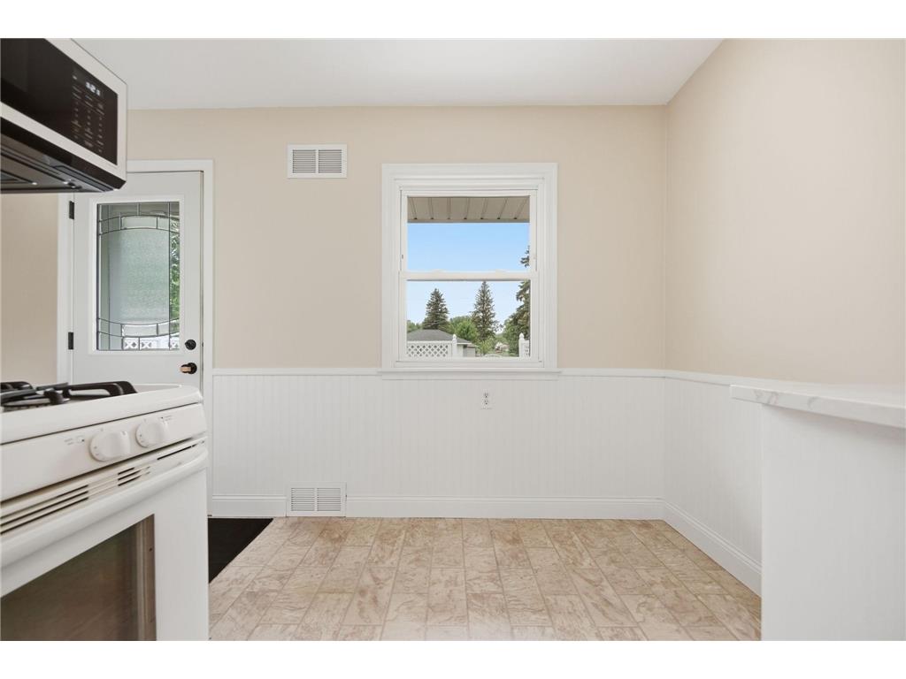 1015 Dionne Street Roseville MN 55113 7077516 image15