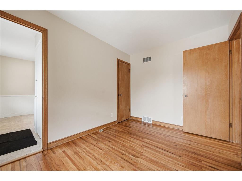 1015 Dionne Street Roseville MN 55113 7077516 image17