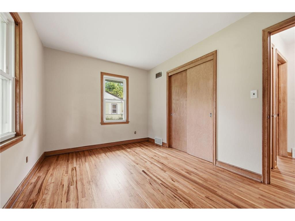 1015 Dionne Street Roseville MN 55113 7077516 image20