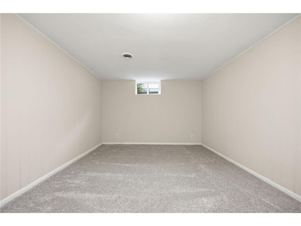 1015 Dionne Street Roseville MN 55113 7077516 image25
