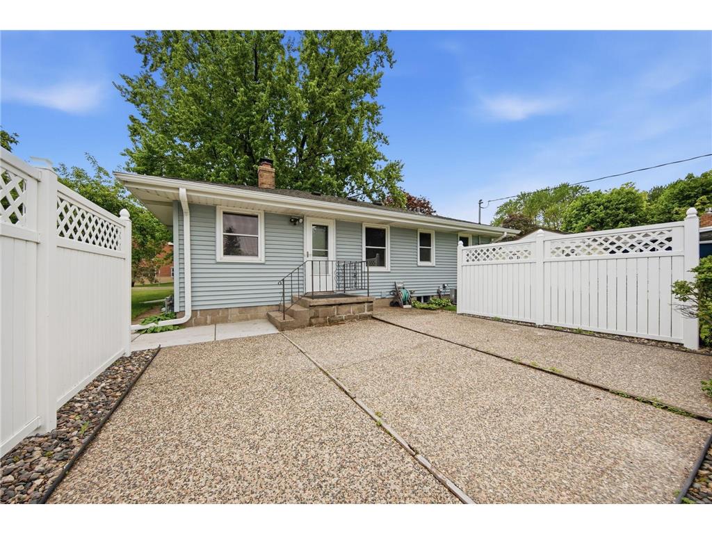 1015 Dionne Street Roseville MN 55113 7077516 image27