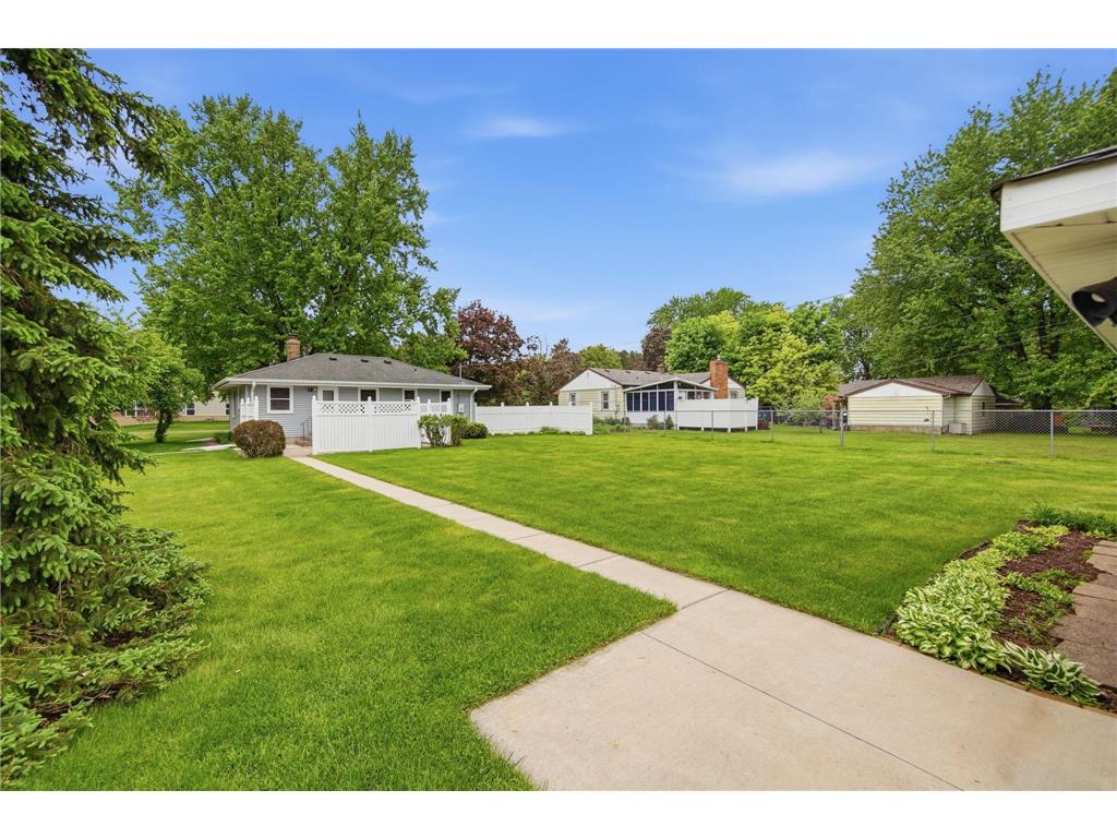 1015 Dionne Street Roseville MN 55113 7077516 image29