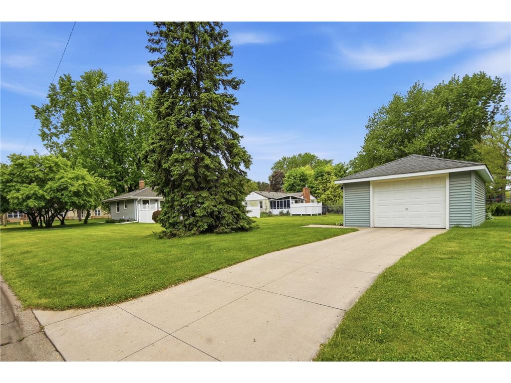 1015 Dionne Street Roseville MN 55113 7077516 image30