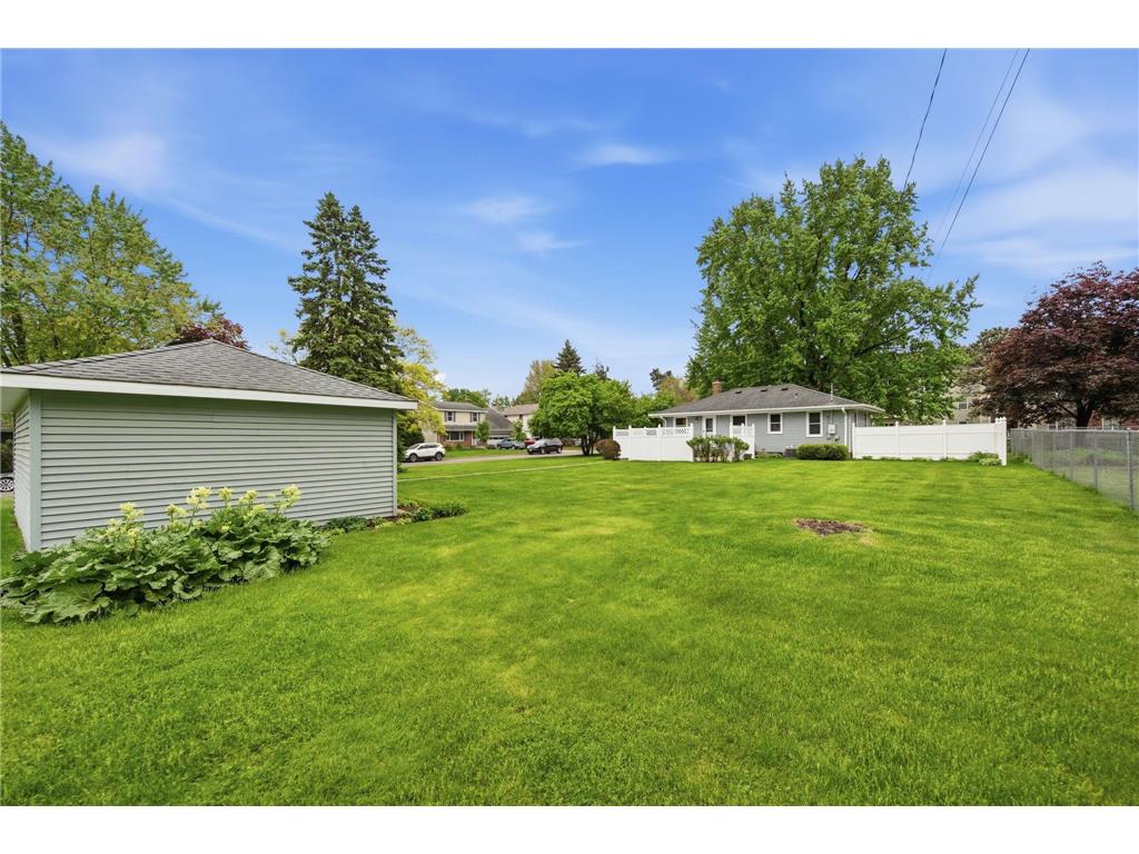 1015 Dionne Street Roseville MN 55113 7077516 image31