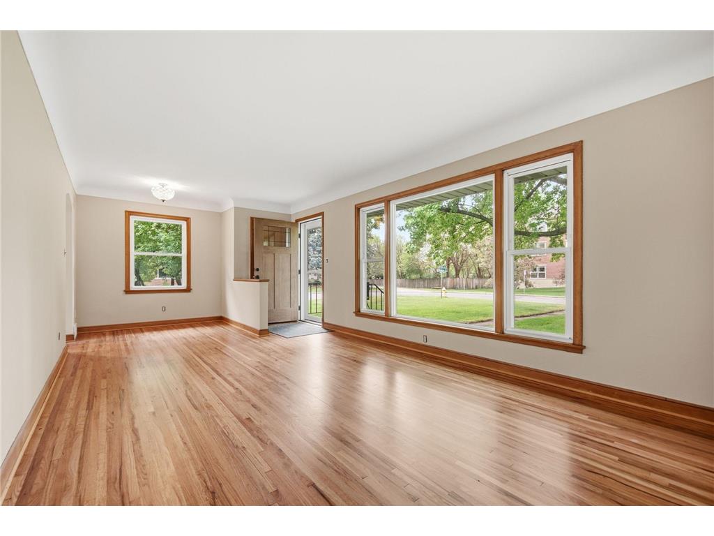 1015 Dionne Street Roseville MN 55113 7077516 image4