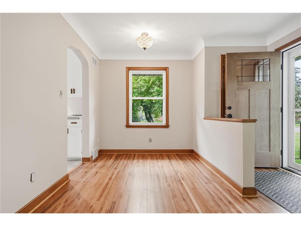 1015 Dionne Street Roseville MN 55113 7077516 image9
