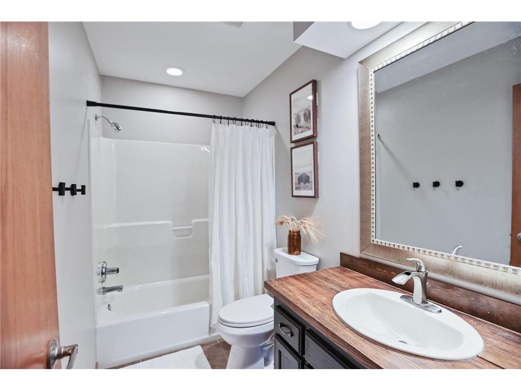1015 Ferndale Street S Maplewood MN 55119 7036849 image17