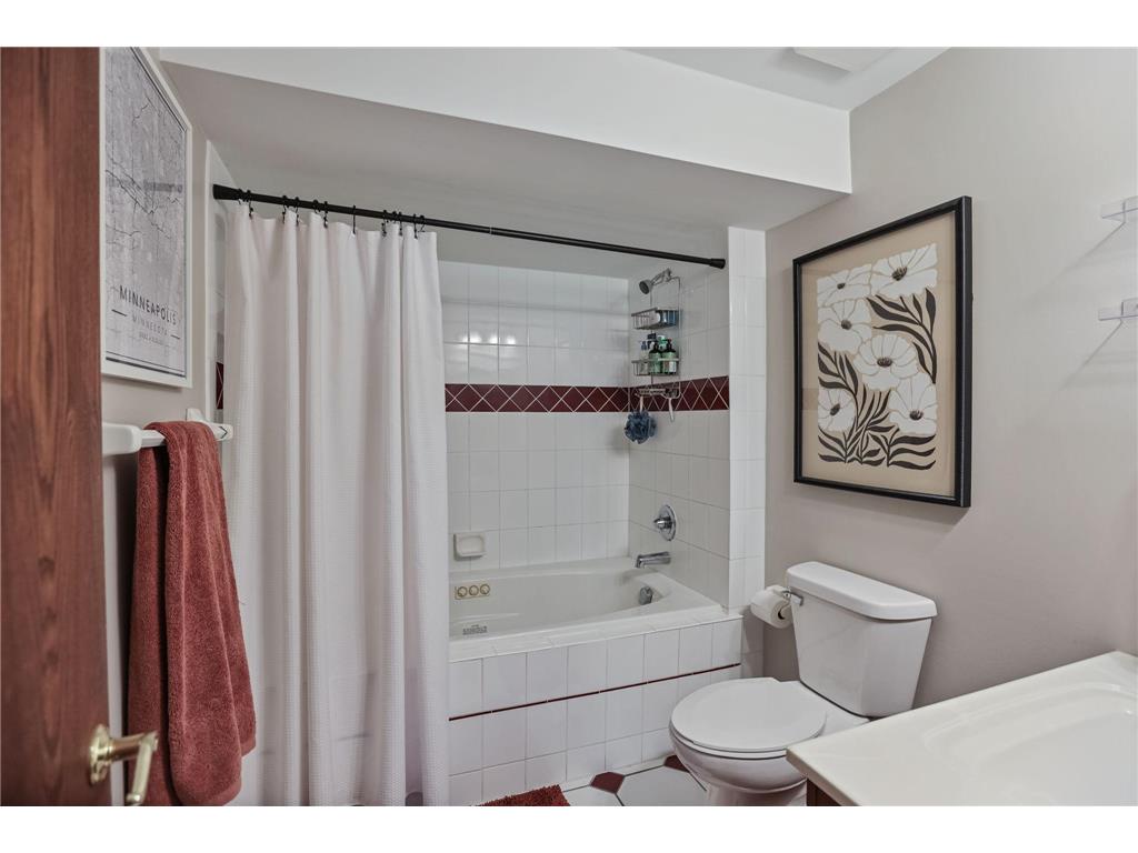 1015 Ferndale Street S Maplewood MN 55119 7036849 image27