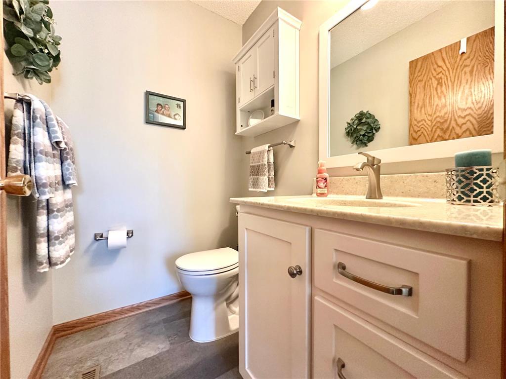 1015 Pershing Boulevard Worthington MN 56187 6775775 image27