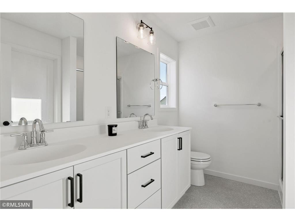 10157 Blackmoor Road Woodbury MN 55129 7004080 image12