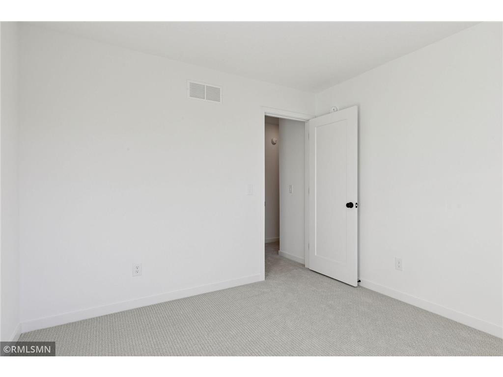 10157 Blackmoor Road Woodbury MN 55129 7004080 image16