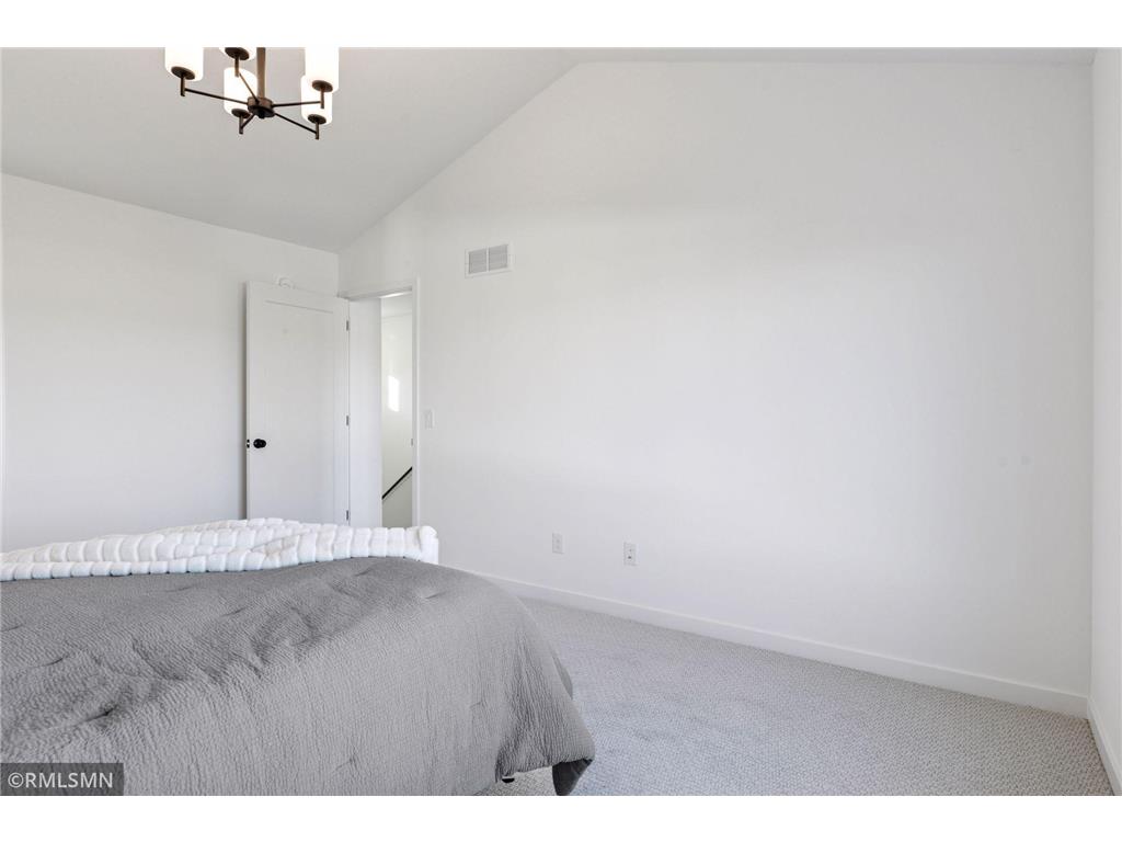 10157 Blackmoor Road Woodbury MN 55129 7004080 image26