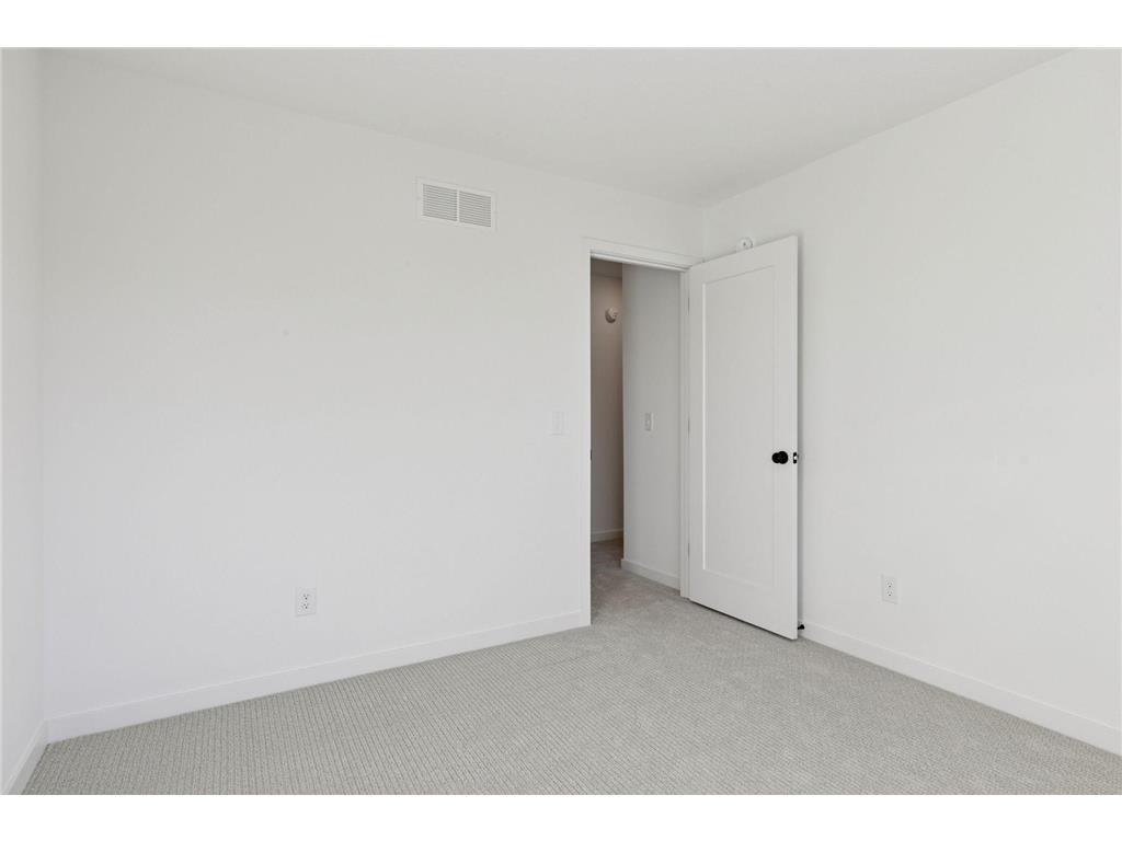 10157 Blackmoor Road Woodbury MN 55129 7065921 image16