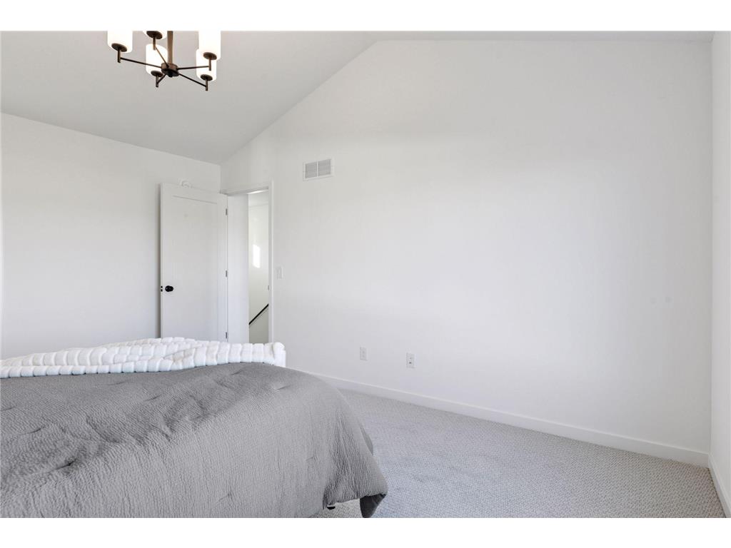 10157 Blackmoor Road Woodbury MN 55129 7065921 image26