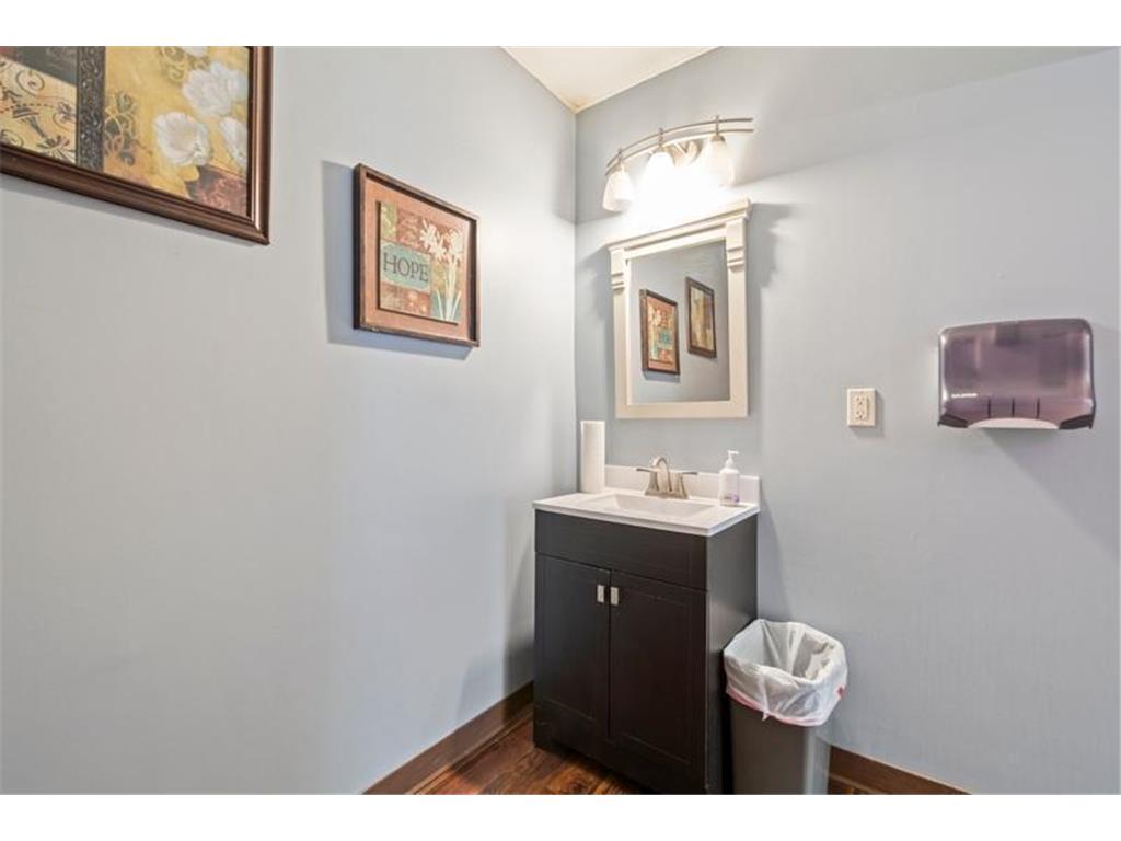 1017 Mainstreet Hopkins MN 55343 6701227 image19