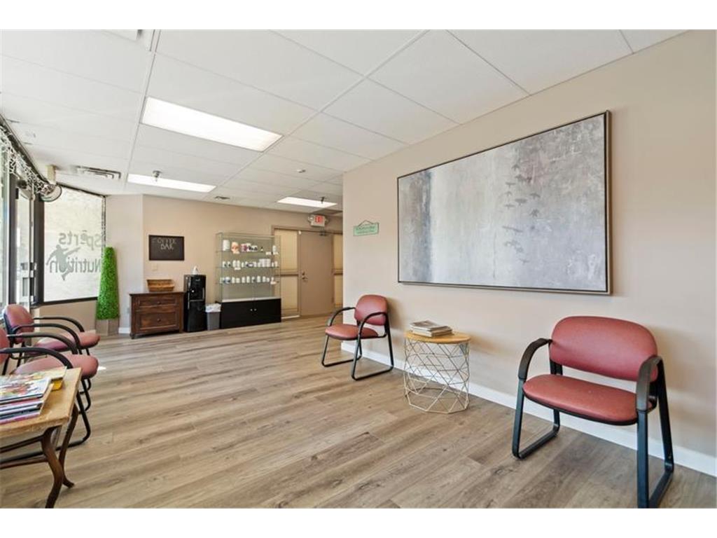 1017 Mainstreet Hopkins MN 55343 6701227 image4