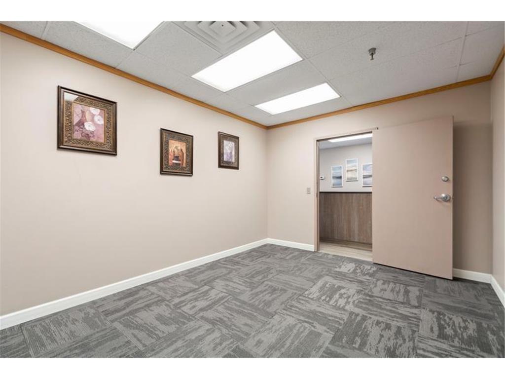 1017 Mainstreet Hopkins MN 55343 6701227 image8