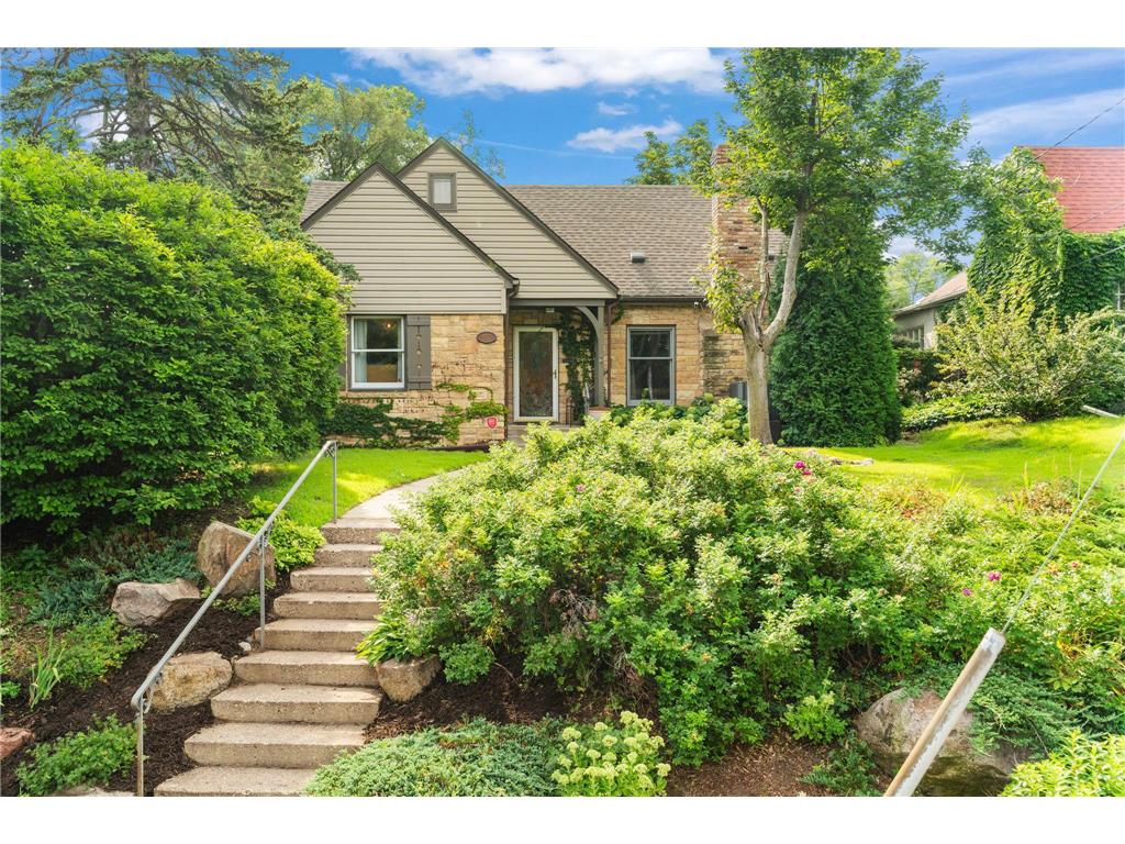 1017 Thomas Avenue S Minneapolis MN 55405 7012011 image1