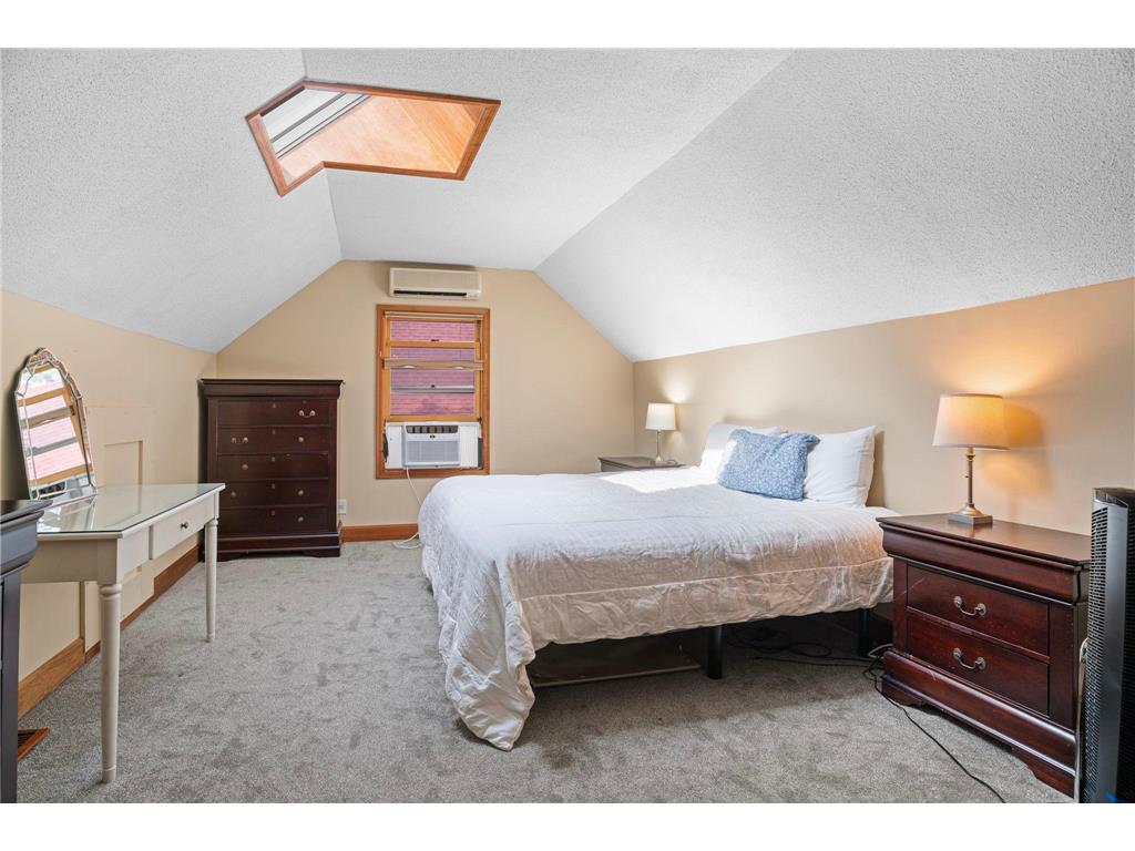 1017 Thomas Avenue S Minneapolis MN 55405 7012011 image17