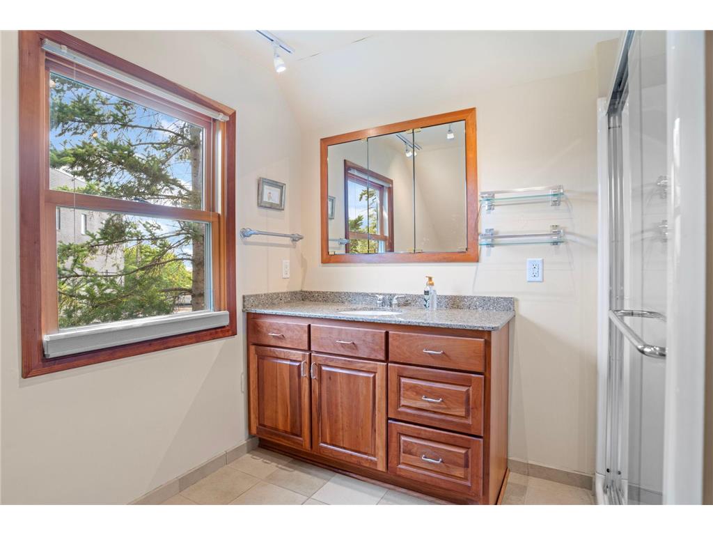 1017 Thomas Avenue S Minneapolis MN 55405 7012011 image19