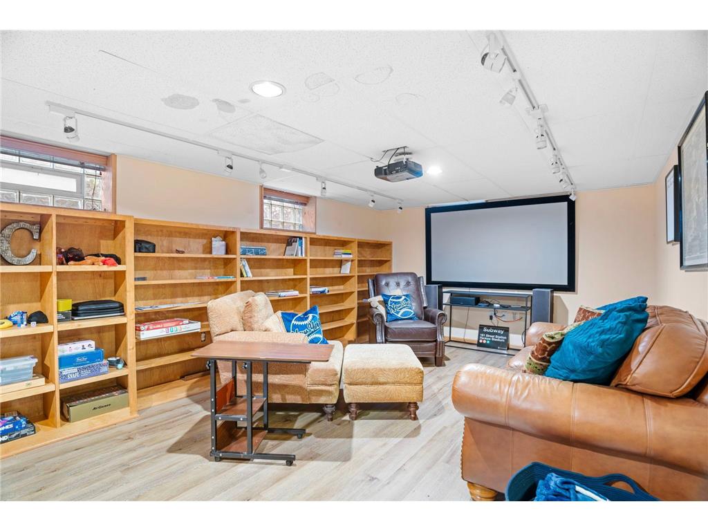 1017 Thomas Avenue S Minneapolis MN 55405 7012011 image22