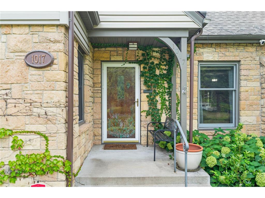 1017 Thomas Avenue S Minneapolis MN 55405 7012011 image30