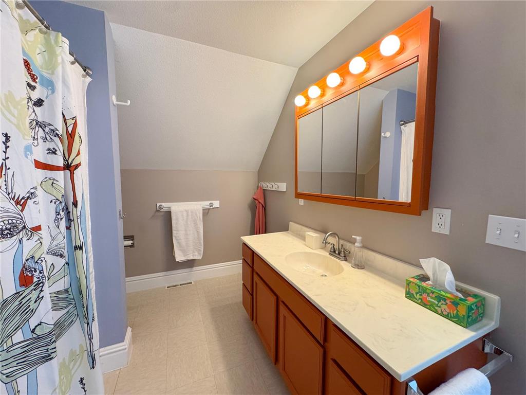 1019 N Vine Street Fergus Falls MN 56537 7074017 image15