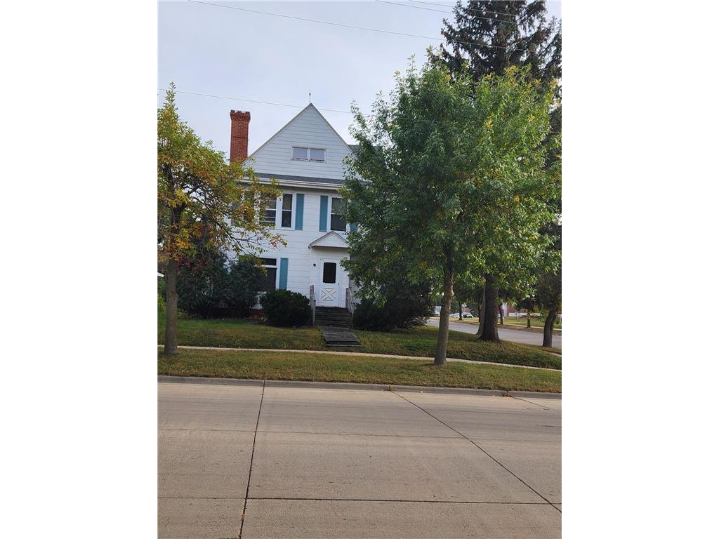 102 3rd Street SE Pipestone MN 56164 6698305 image1