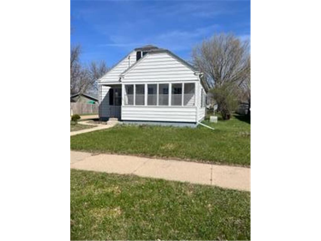 102 8th Street Windom MN 56101 7058447 image1