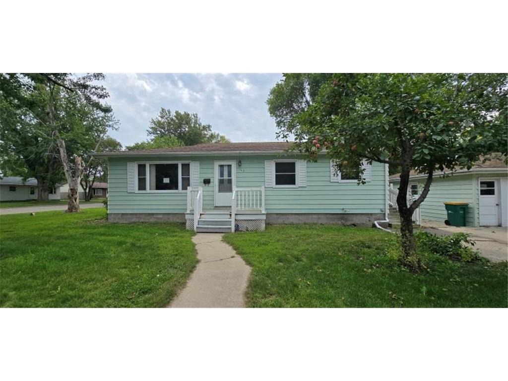 102 Deschepper Street Marshall MN 56258 6799362 image1