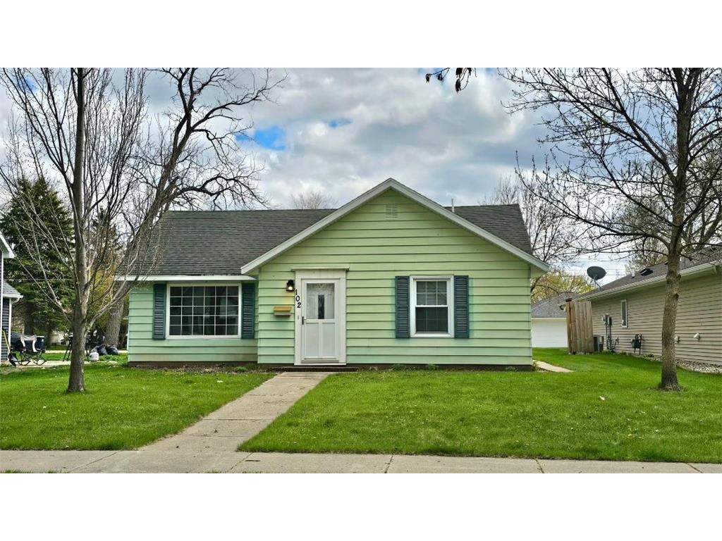 102 E 9th Street Morris MN 56267 7069308 image1