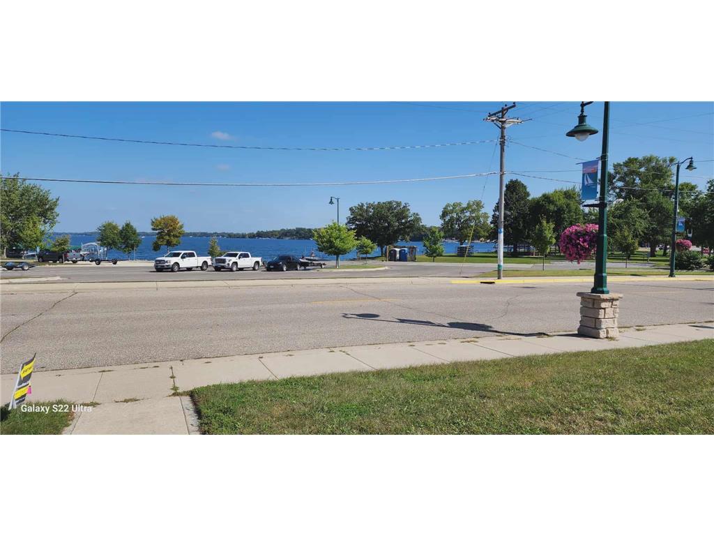 102 Lake Avenue S #4 Spicer MN 56288 6819752 image1