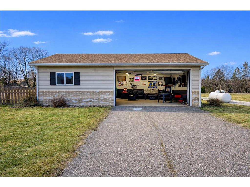 102 Meadowview Street Marshall MN 56258 7021516 image2