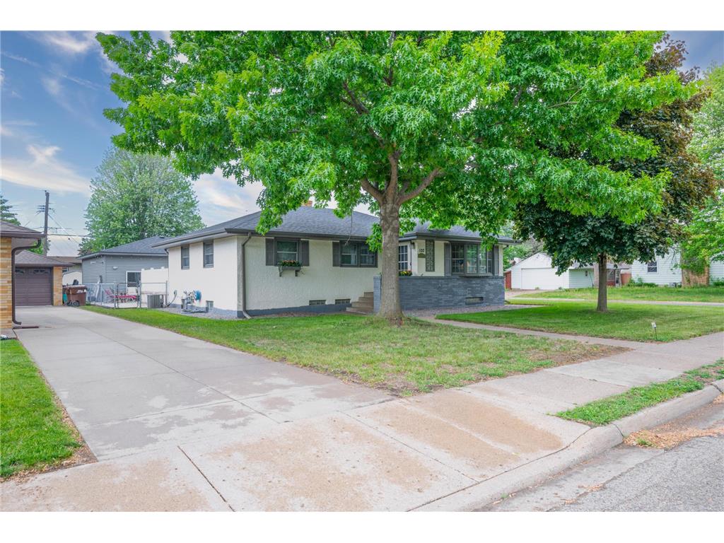 102 Poplar Street W, South Saint Paul, MN 55075 MLS 6380840 Edina