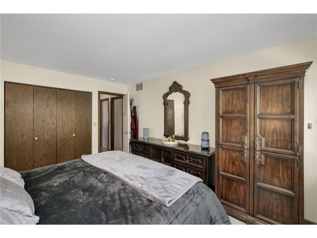 10203 Scarborough Road Bloomington MN 55437 7067212 image17